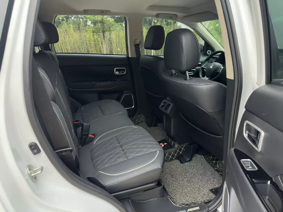 2021 Mitsubishi Outlander 2.0L 166HP L4 CVT,autocango,china used car exporter,china ev exporter,chinese used car exporter,chinese used ev exporter