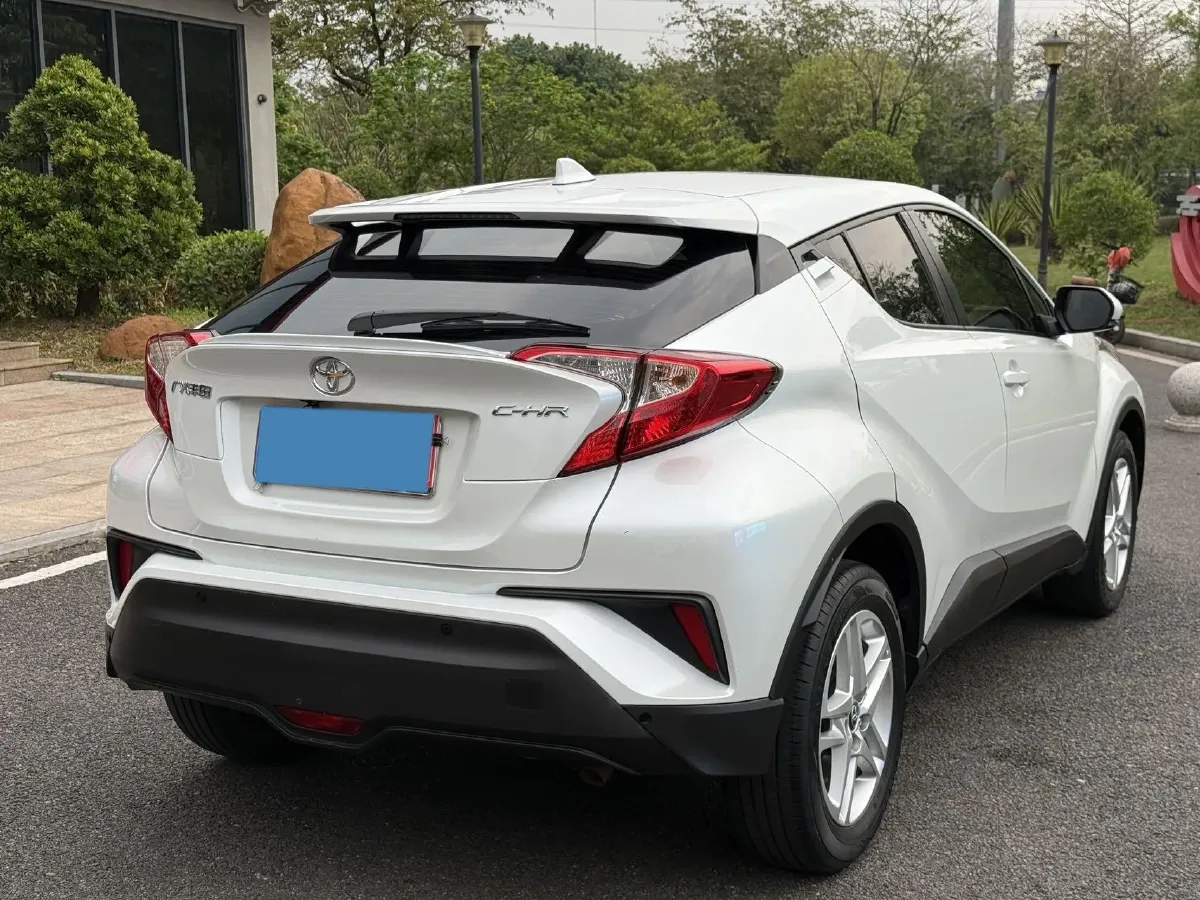 2022 Toyota C-HR 2.0L 171HP L4 CVT,autocango,china used car exporter,china ev exporter,chinese used car exporter,chinese used ev exporter