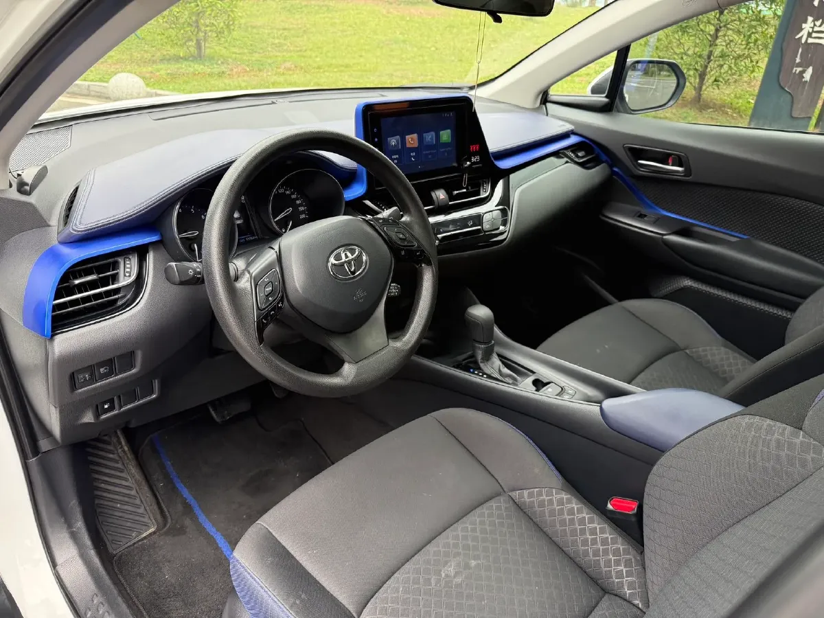 2022 Toyota C-HR 2.0L 171HP L4 CVT,autocango,china used car exporter,china ev exporter,chinese used car exporter,chinese used ev exporter