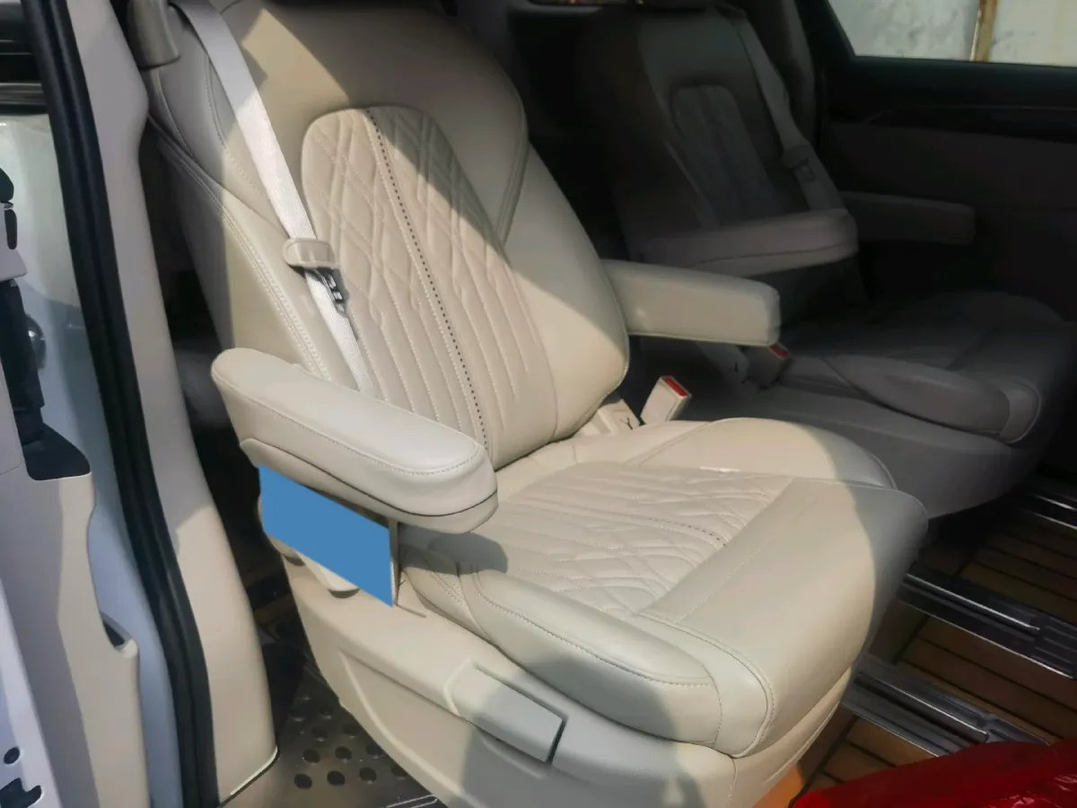 2022 Buick GL8 2.0T 237HP L4 9AT,autocango,china used car exporter,china ev exporter,chinese used car exporter,chinese used ev exporter