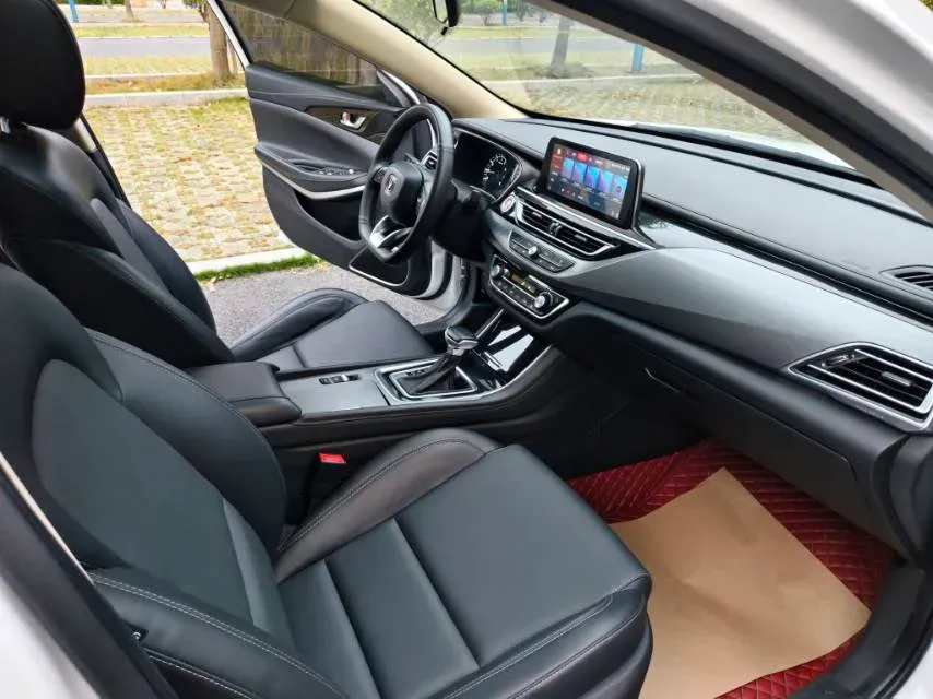 2021 ChangAn Raeton CC 1.5T 180HP L4 7DCT,autocango,china used car exporter,china ev exporter,chinese used car exporter,chinese used ev exporter