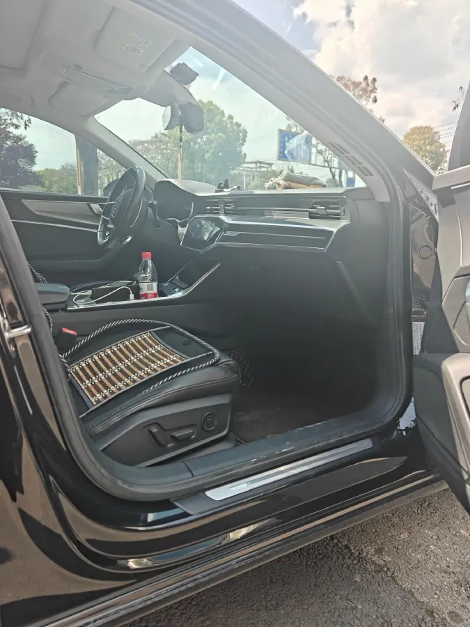 2019 Audi A6L 2.0T 190HP L4 7DCT,autocango,china used car exporter,china ev exporter,chinese used car exporter,chinese used ev exporter