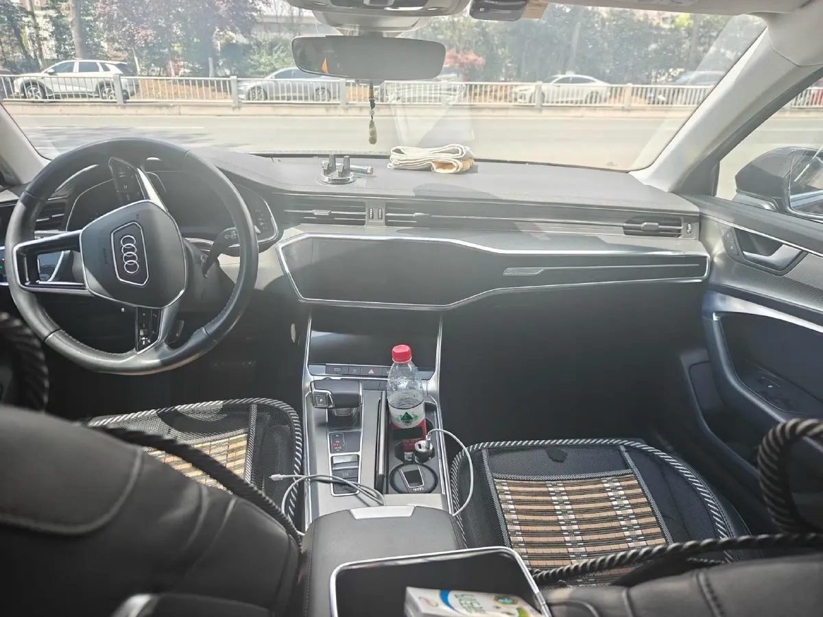 2019 Audi A6L 2.0T 190HP L4 7DCT,autocango,china used car exporter,china ev exporter,chinese used car exporter,chinese used ev exporter