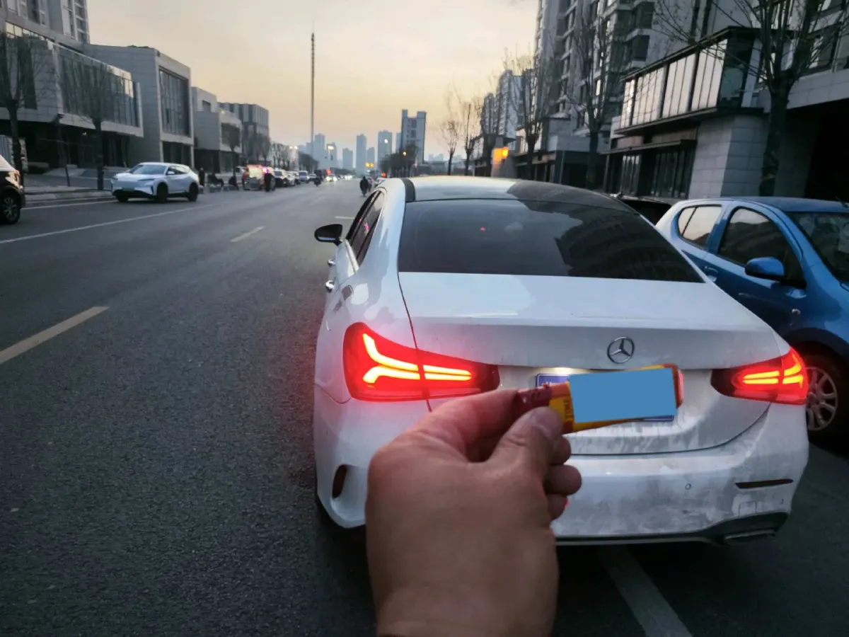 2021 Mercedes-Benz A Class 1.3T 163HP L4 7DCT,autocango,china used car exporter,china ev exporter,chinese used car exporter,chinese used ev exporter