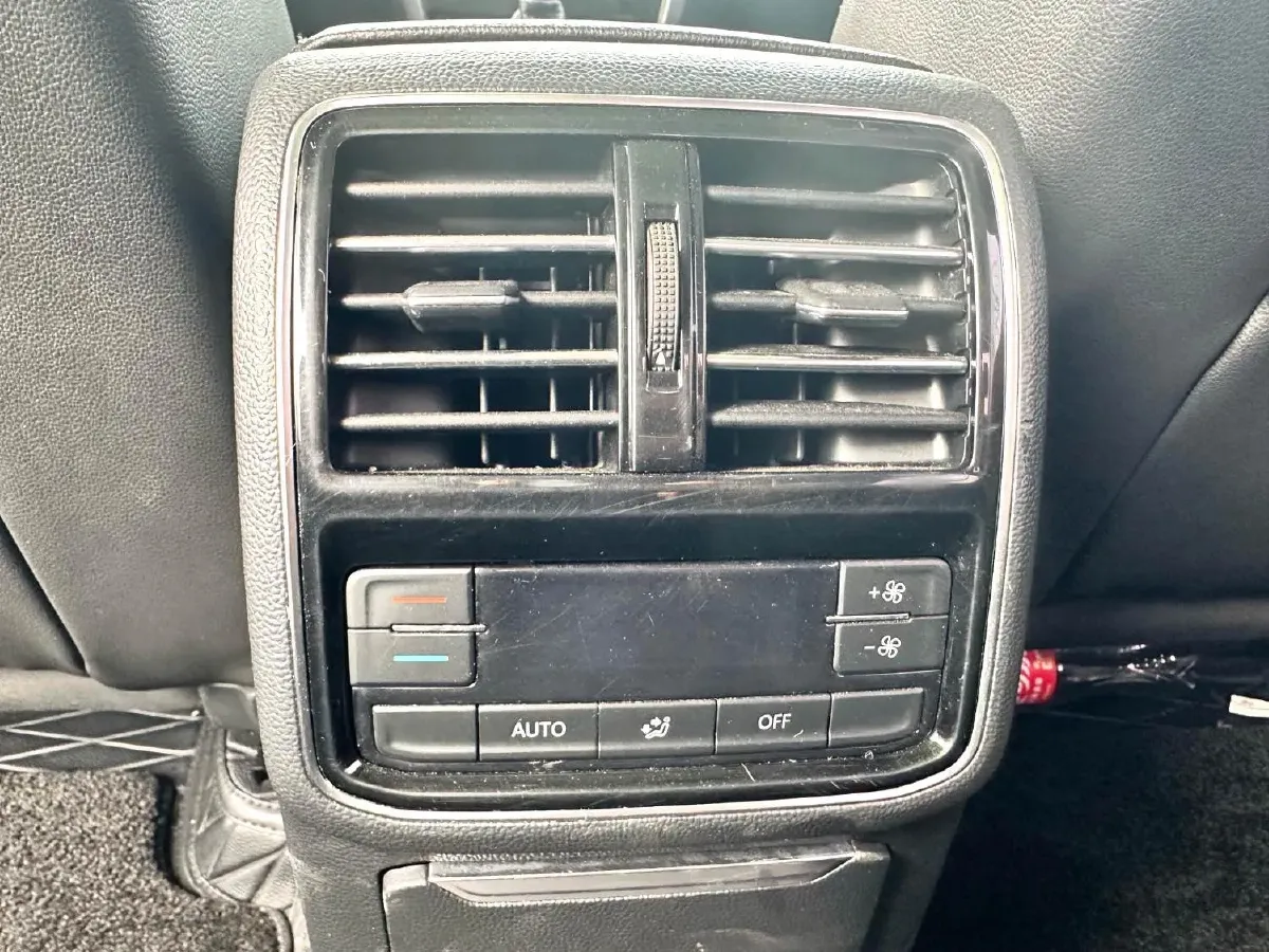 2017 Volkswagen Magotan 1.8T 180HP L4 7DCT,autocango,china used car exporter,china ev exporter,chinese used car exporter,chinese used ev exporter