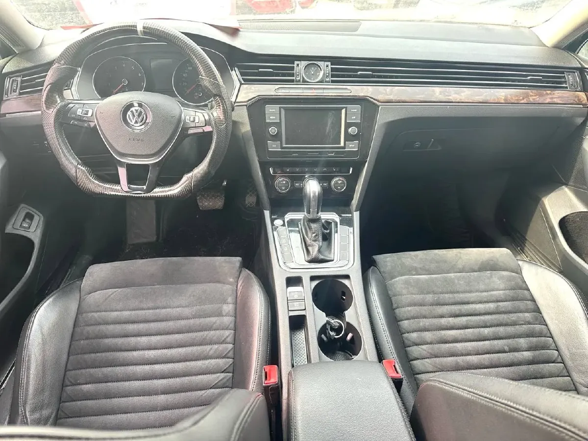 2017 Volkswagen Magotan 1.8T 180HP L4 7DCT,autocango,china used car exporter,china ev exporter,chinese used car exporter,chinese used ev exporter