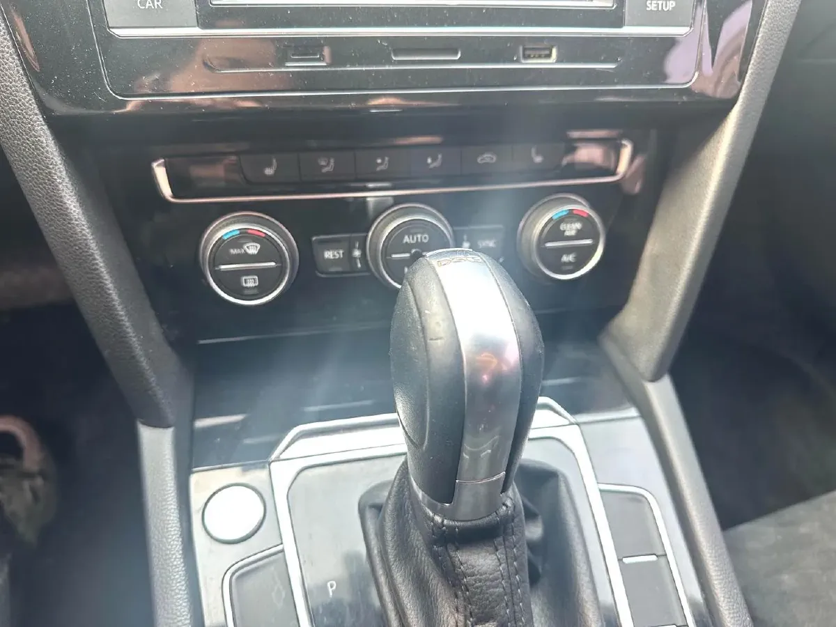 2017 Volkswagen Magotan 1.8T 180HP L4 7DCT,autocango,china used car exporter,china ev exporter,chinese used car exporter,chinese used ev exporter