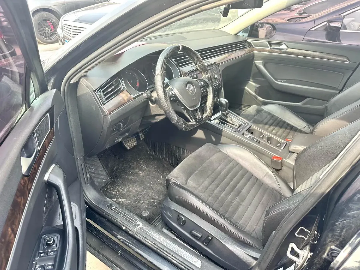 2017 Volkswagen Magotan 1.8T 180HP L4 7DCT,autocango,china used car exporter,china ev exporter,chinese used car exporter,chinese used ev exporter