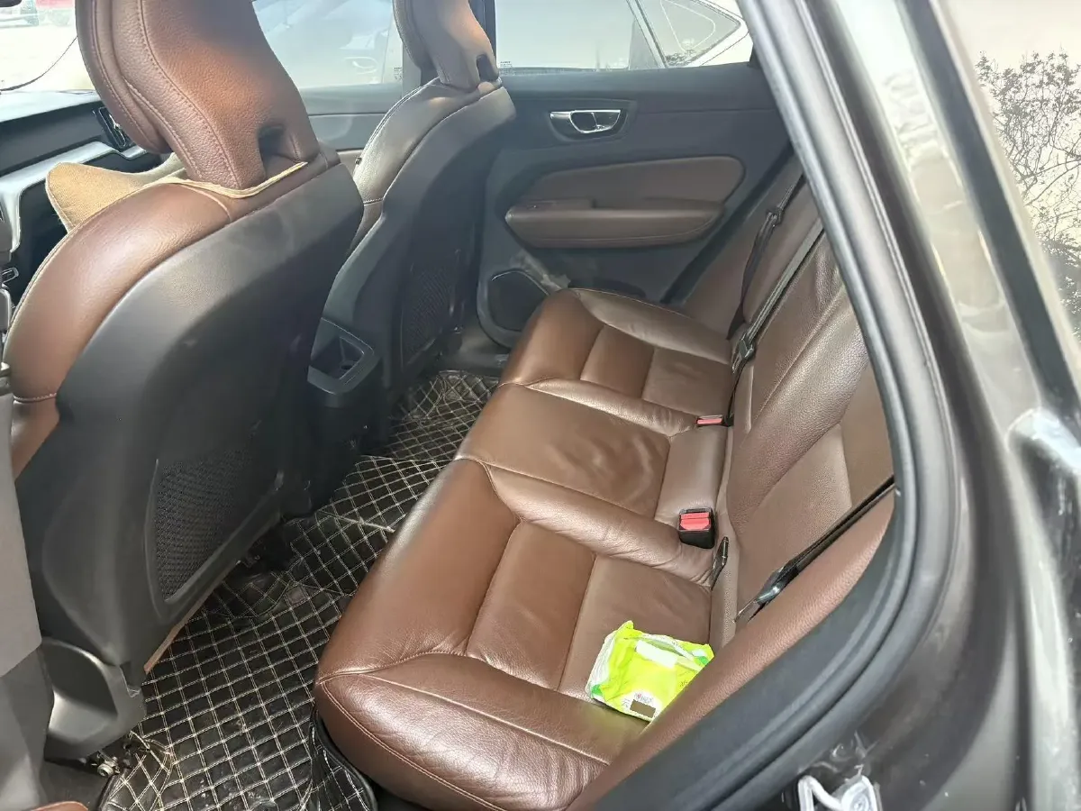 2020 Volvo XC60 2.0T 254HP L4 8AT,autocango,china used car exporter,china ev exporter,chinese used car exporter,chinese used ev exporter