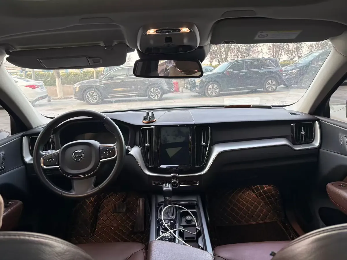 2020 Volvo XC60 2.0T 254HP L4 8AT,autocango,china used car exporter,china ev exporter,chinese used car exporter,chinese used ev exporter