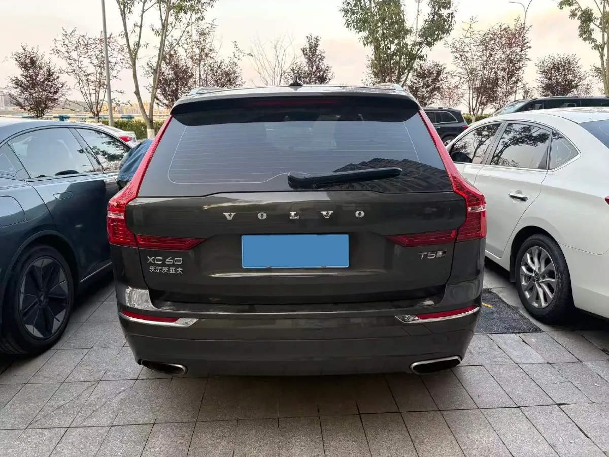 2020 Volvo XC60 2.0T 254HP L4 8AT,autocango,china used car exporter,china ev exporter,chinese used car exporter,chinese used ev exporter