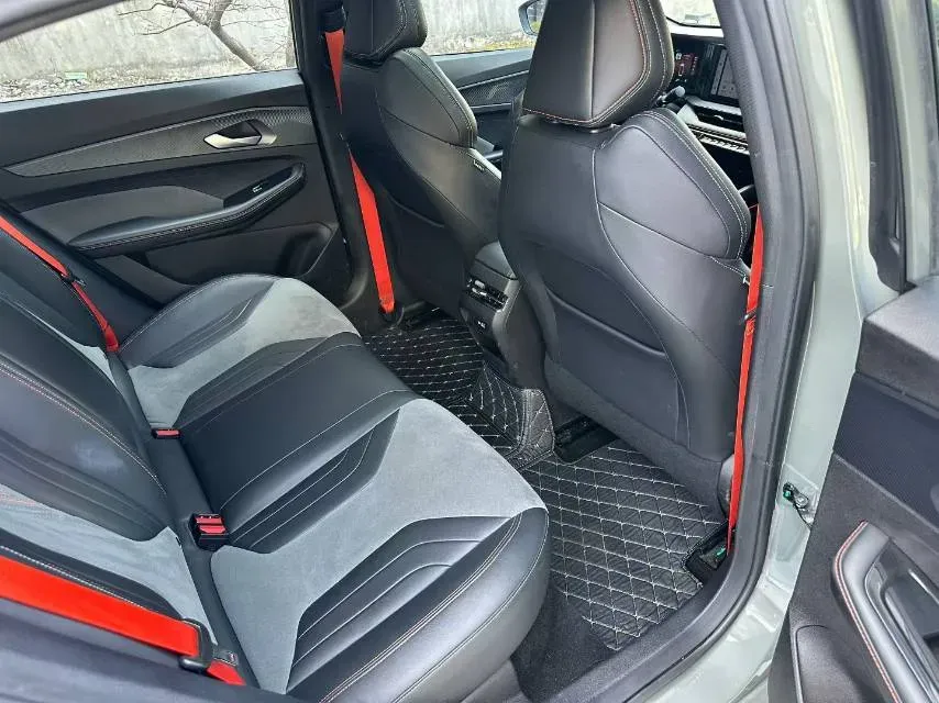 2022 Geely Binray 1.5T 181HP L4 7DCT,autocango,china used car exporter,china ev exporter,chinese used car exporter,chinese used ev exporter