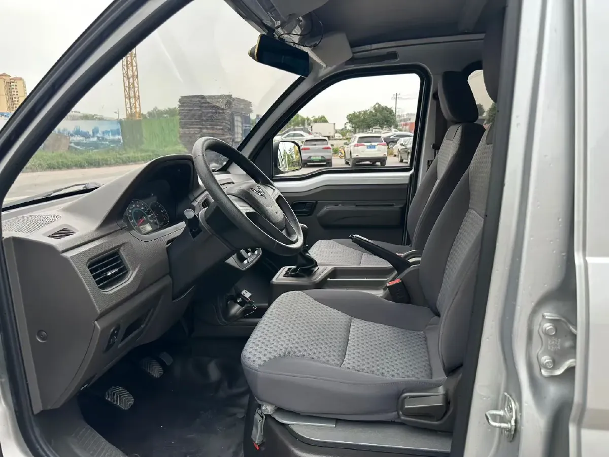2023 WuLing RongGuang New Truck 1.5L 102HP L4 5MT,autocango,china used car exporter,china ev exporter,chinese used car exporter,chinese used ev exporter