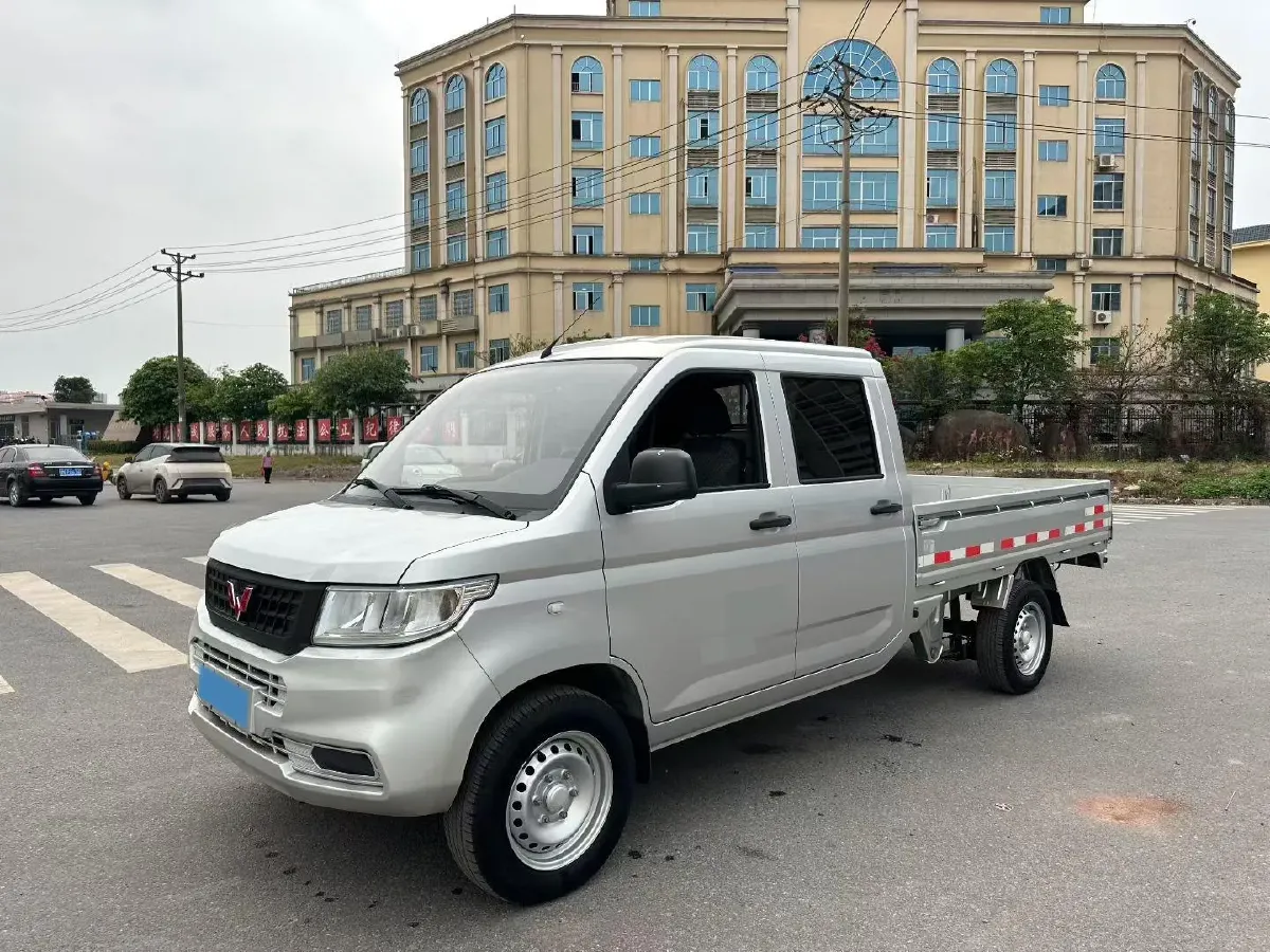2023 WuLing RongGuang New Truck 1.5L 102HP L4 5MT,autocango,china used car exporter,china ev exporter,chinese used car exporter,chinese used ev exporter