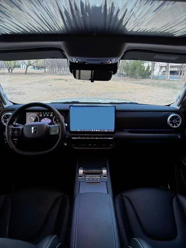 2025 Tank 300 2.0T 252HP L4 9AT PHEV,autocango,china used car exporter,china ev exporter,chinese used car exporter,chinese used ev exporter