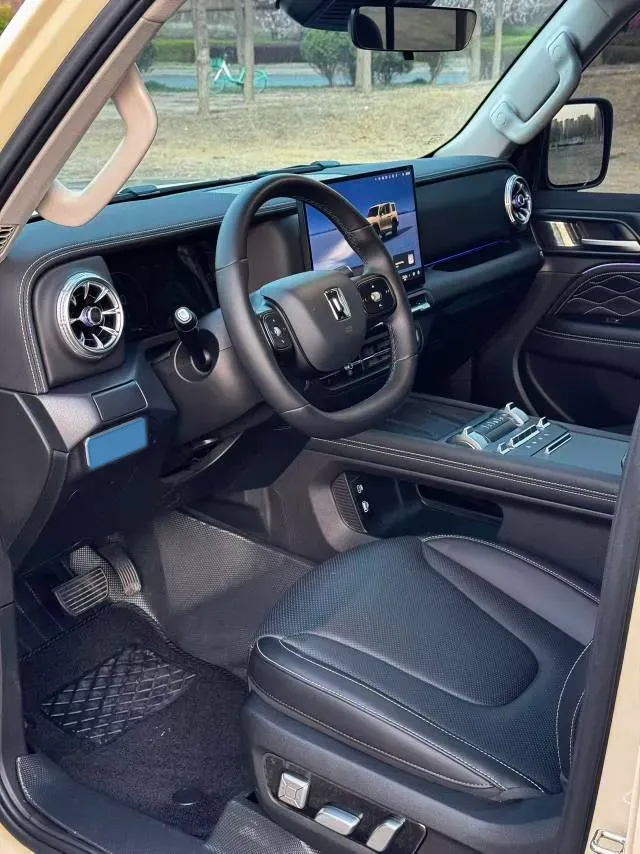 2025 Tank 300 2.0T 252HP L4 9AT PHEV,autocango,china used car exporter,china ev exporter,chinese used car exporter,chinese used ev exporter