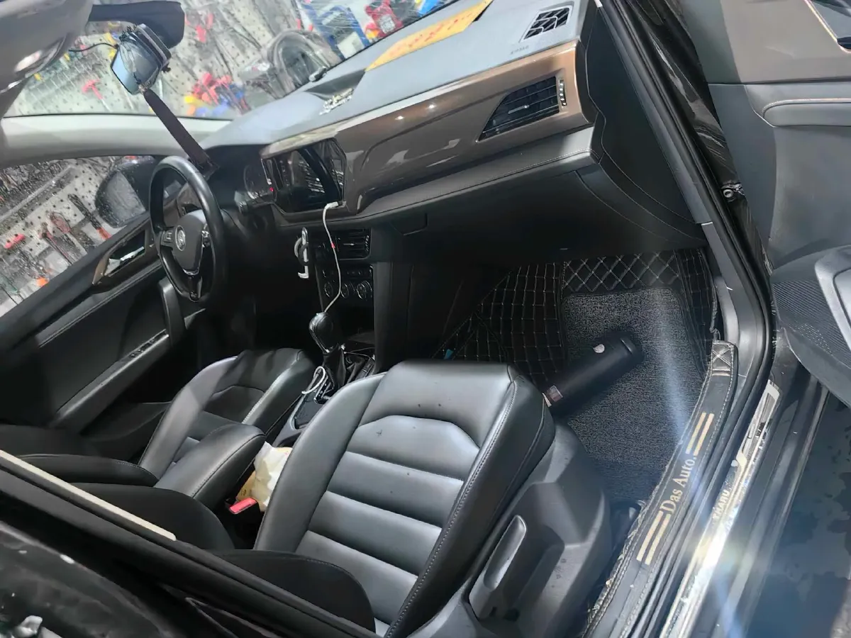 2019 MINI MINI 1.5T 102HP L3 7DCT,autocango,china used car exporter,china ev exporter,chinese used car exporter,chinese used ev exporter