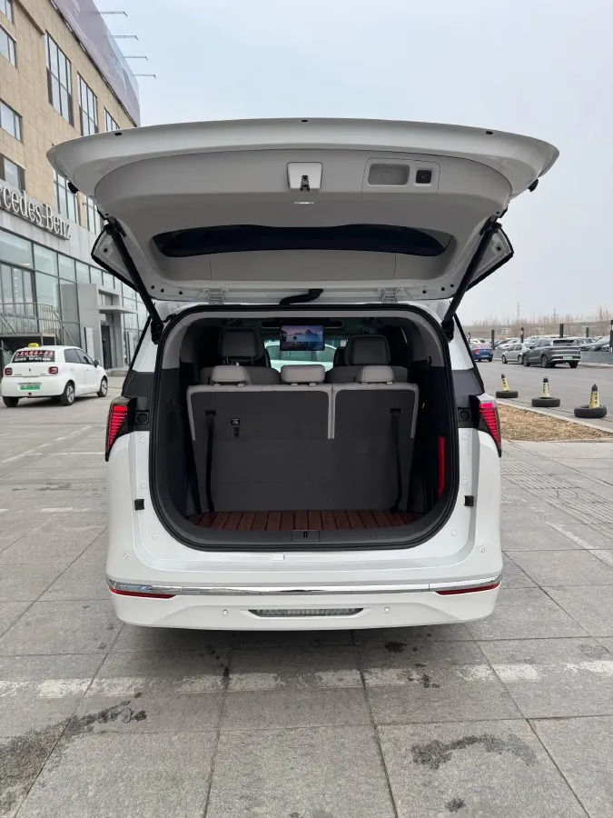 2025 Buick GL8 2.0T 237HP L4 9AT,autocango,china used car exporter,china ev exporter,chinese used car exporter,chinese used ev exporter