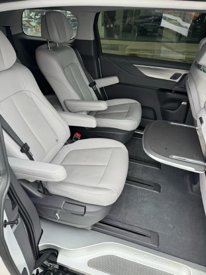 2025 Buick GL8 2.0T 237HP L4 9AT,autocango,china used car exporter,china ev exporter,chinese used car exporter,chinese used ev exporter