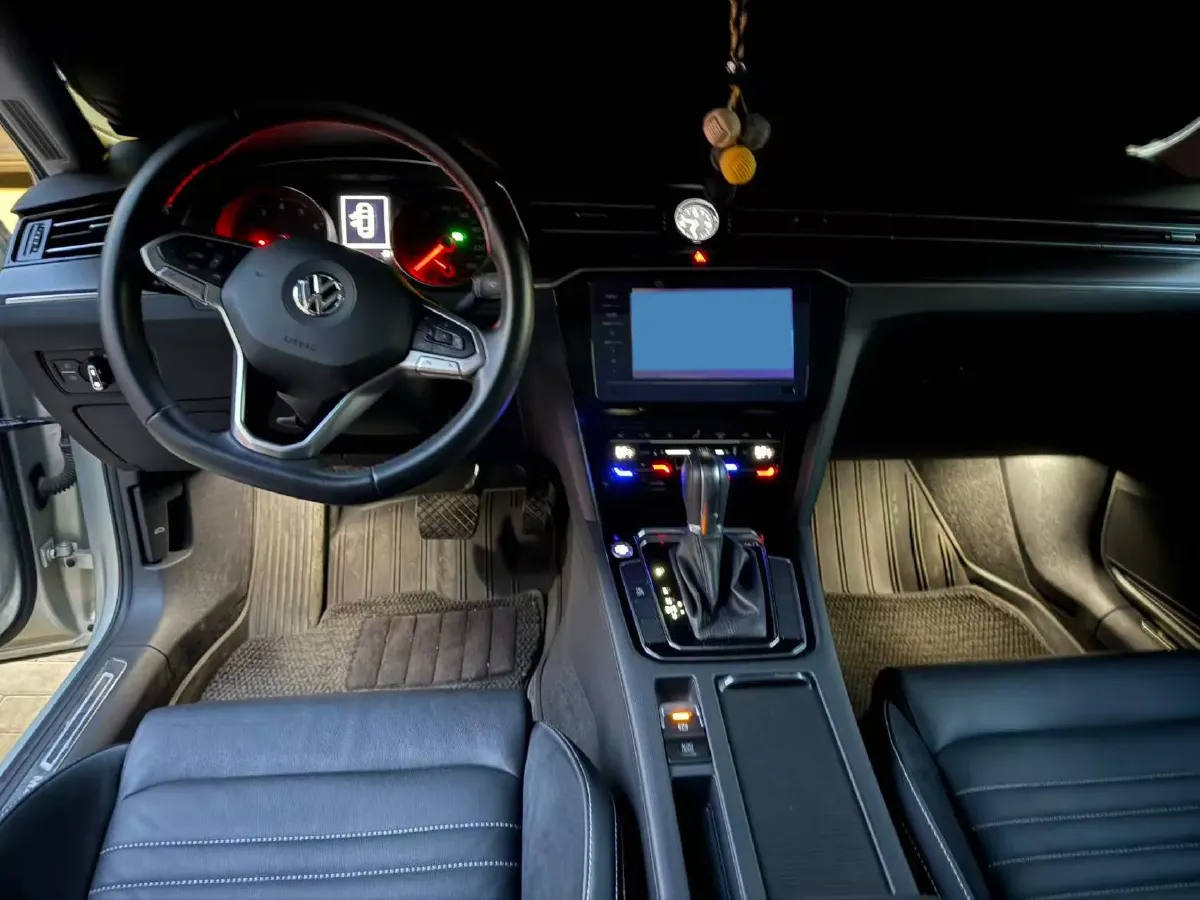 2020 Volkswagen Magotan 2.0T 186HP L4 7DCT,autocango,china used car exporter,china ev exporter,chinese used car exporter,chinese used ev exporter