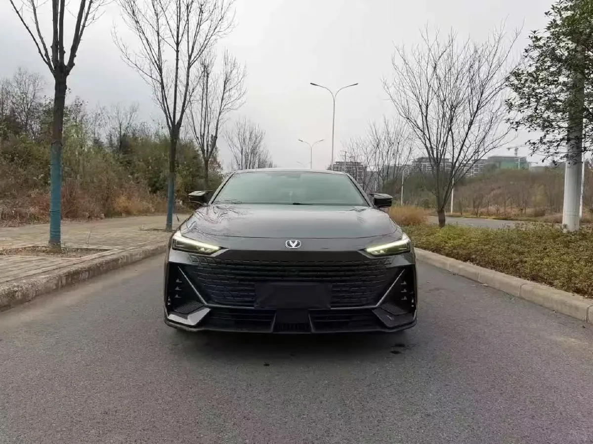 2022 ChangAn UNI-V 1.5T 188HP L4 7DCT,autocango,china used car exporter,china ev exporter,chinese used car exporter,chinese used ev exporter