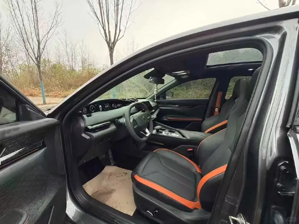 2022 ChangAn UNI-V 1.5T 188HP L4 7DCT,autocango,china used car exporter,china ev exporter,chinese used car exporter,chinese used ev exporter