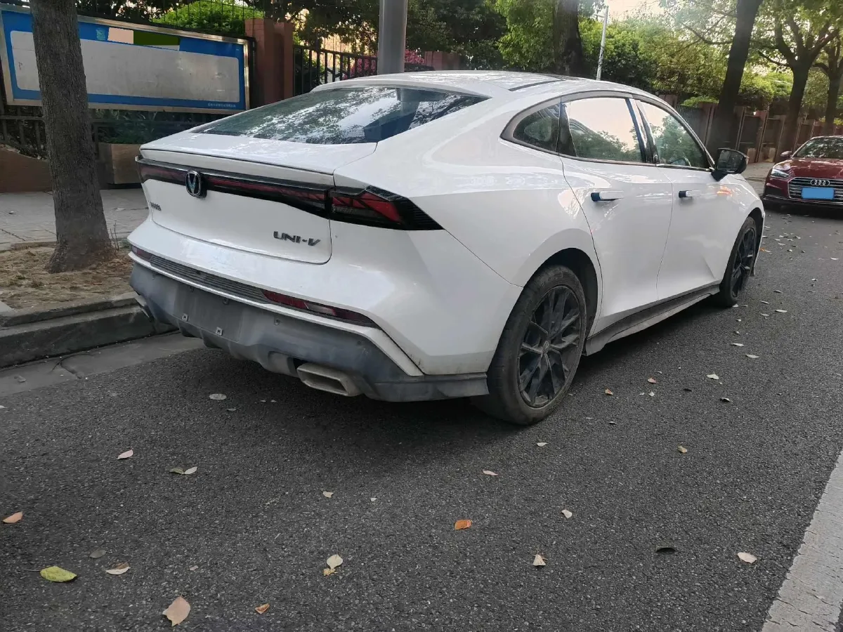 2024 ChangAn UNI-V 1.5T 188HP L4 7DCT,autocango,china used car exporter,china ev exporter,chinese used car exporter,chinese used ev exporter