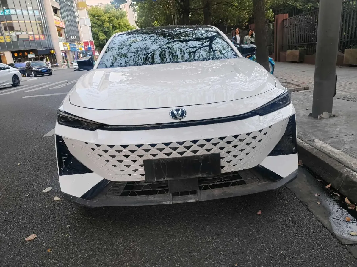 2024 ChangAn UNI-V 1.5T 188HP L4 7DCT,autocango,china used car exporter,china ev exporter,chinese used car exporter,chinese used ev exporter