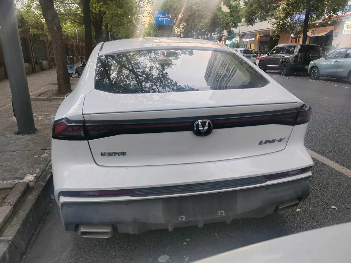 2024 ChangAn UNI-V 1.5T 188HP L4 7DCT,autocango,china used car exporter,china ev exporter,chinese used car exporter,chinese used ev exporter