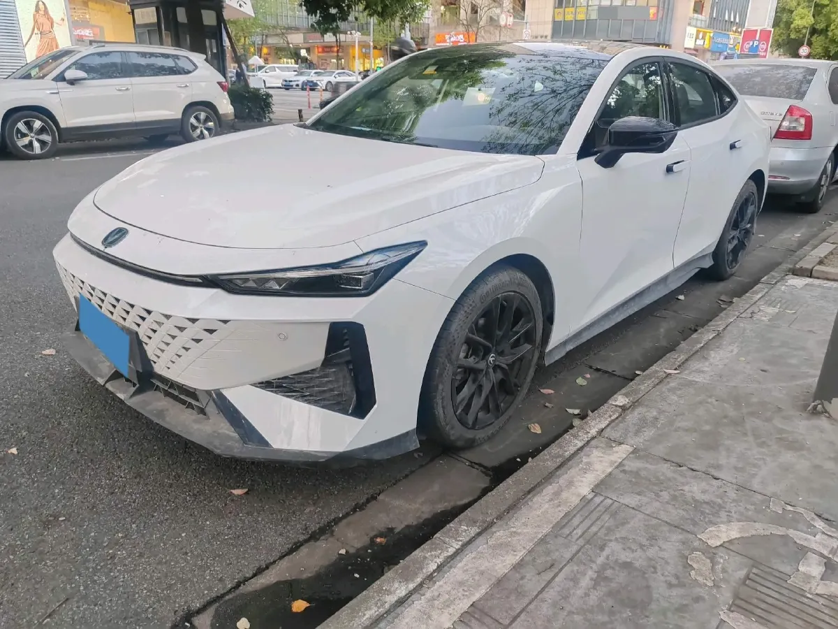 2024 ChangAn UNI-V 1.5T 188HP L4 7DCT,autocango,china used car exporter,china ev exporter,chinese used car exporter,chinese used ev exporter