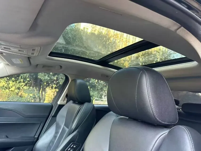 2020 HongQi H5 1.8T 197HP L4 6AT,autocango,china used car exporter,china ev exporter,chinese used car exporter,chinese used ev exporter