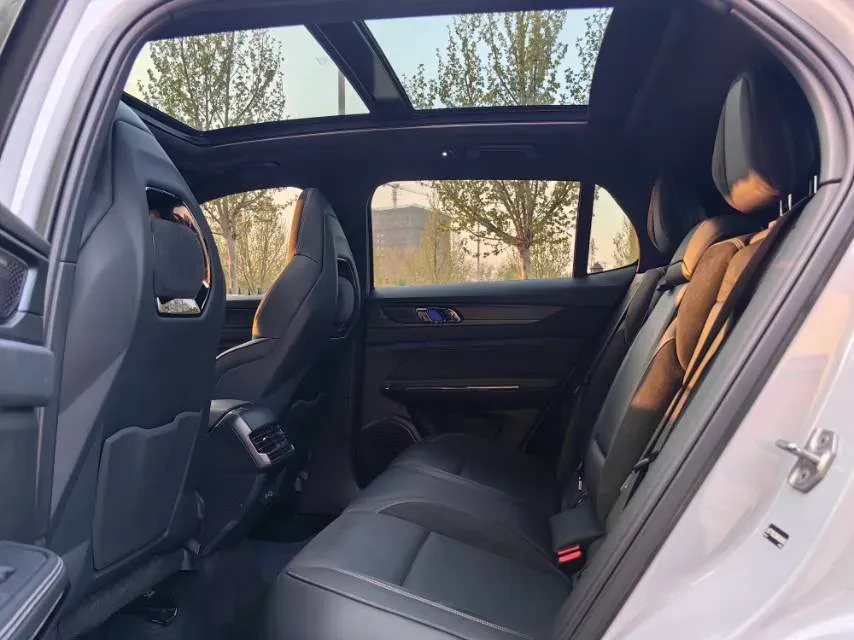 2022 Isuzu Mu-X 2.0T 220HP L4 8AT,autocango,china used car exporter,china ev exporter,chinese used car exporter,chinese used ev exporter