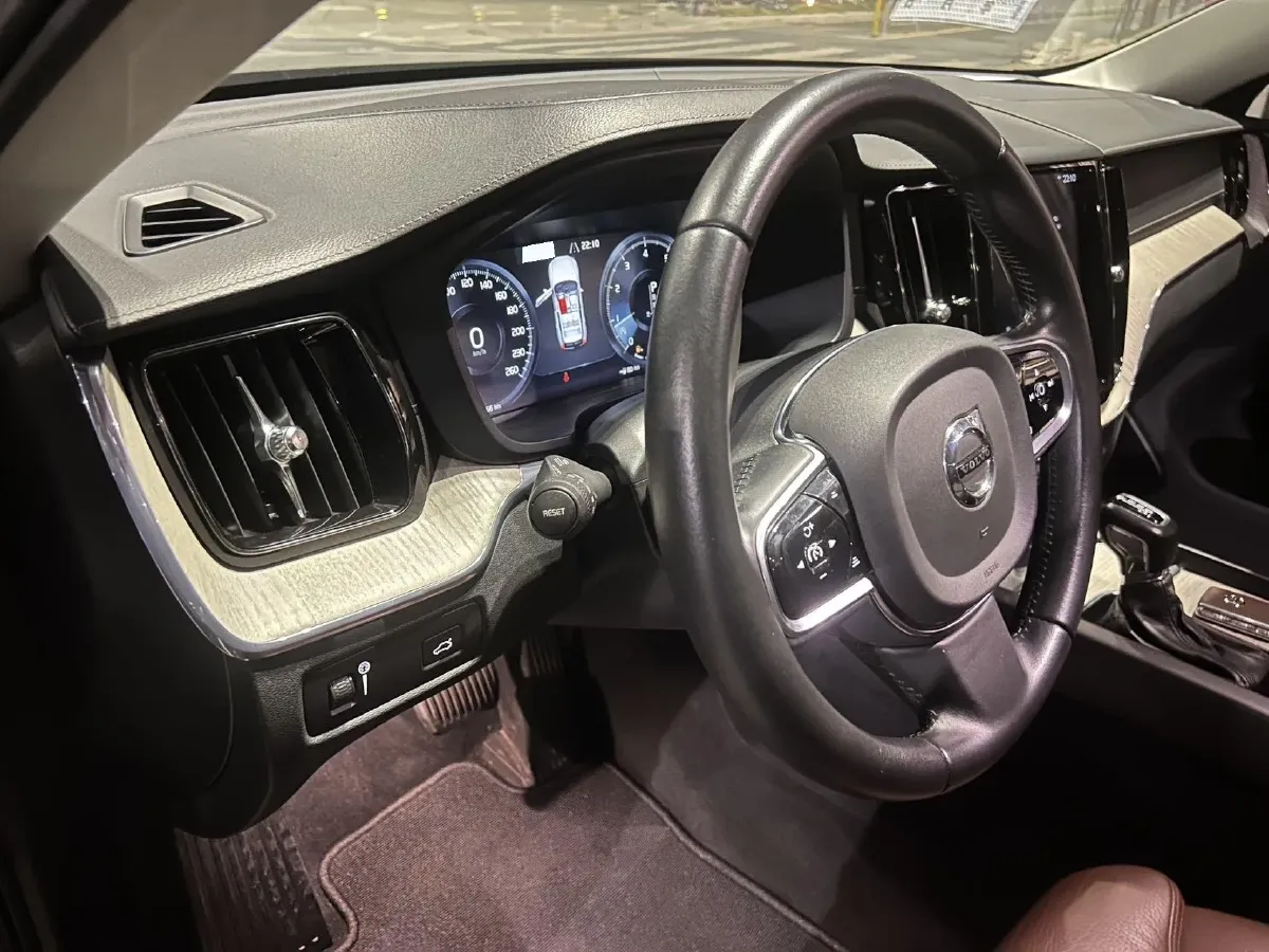 2020 Volvo XC60 2.0T 254HP L4 8AT,autocango,china used car exporter,china ev exporter,chinese used car exporter,chinese used ev exporter