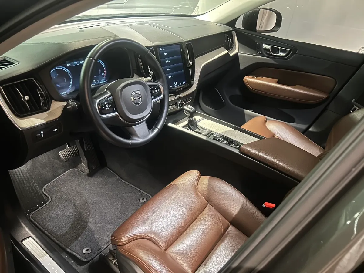 2020 Volvo XC60 2.0T 254HP L4 8AT,autocango,china used car exporter,china ev exporter,chinese used car exporter,chinese used ev exporter