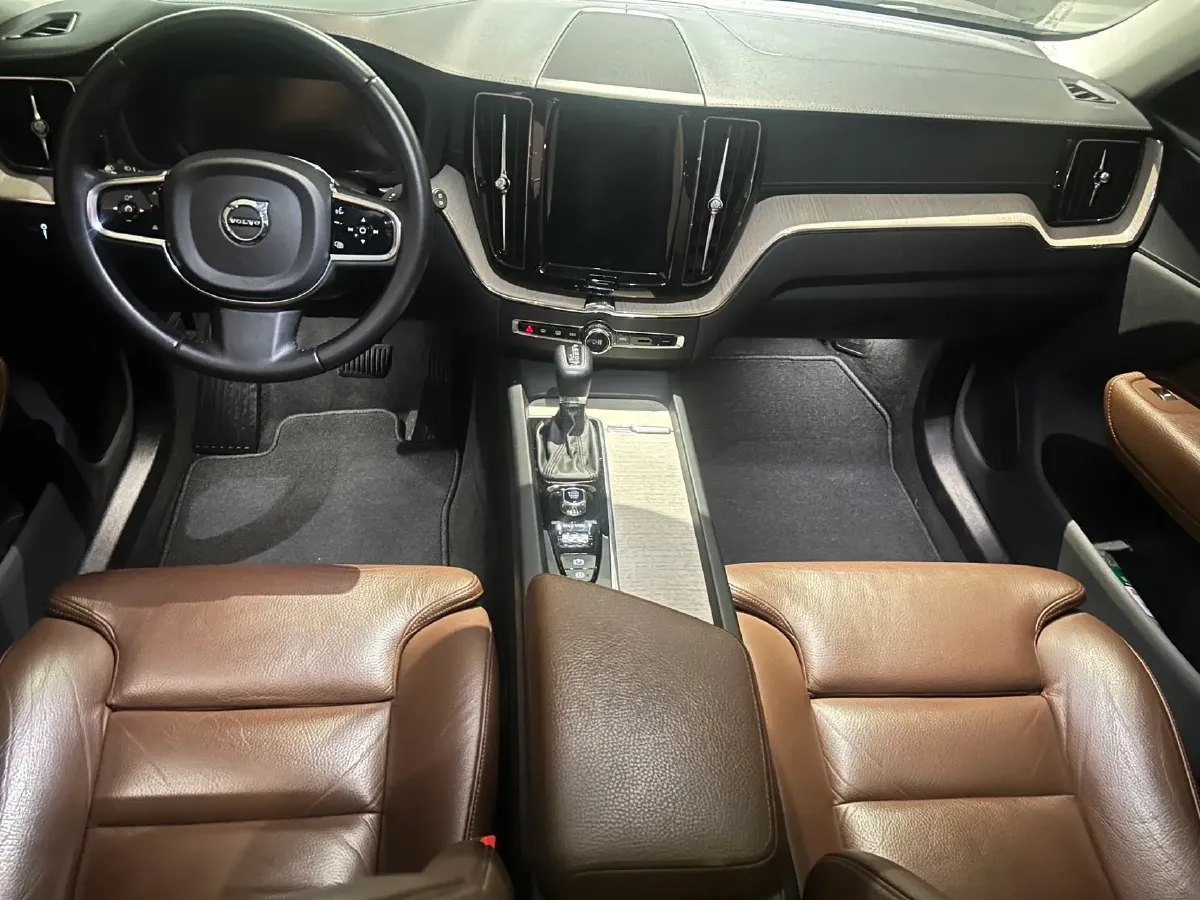 2020 Volvo XC60 2.0T 254HP L4 8AT,autocango,china used car exporter,china ev exporter,chinese used car exporter,chinese used ev exporter