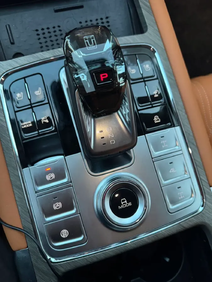 2025 Tank 500 2.0T 252HP L4 3DHT PHEV 59.05KWH,autocango,china used car exporter,china ev exporter,chinese used car exporter,chinese used ev exporter