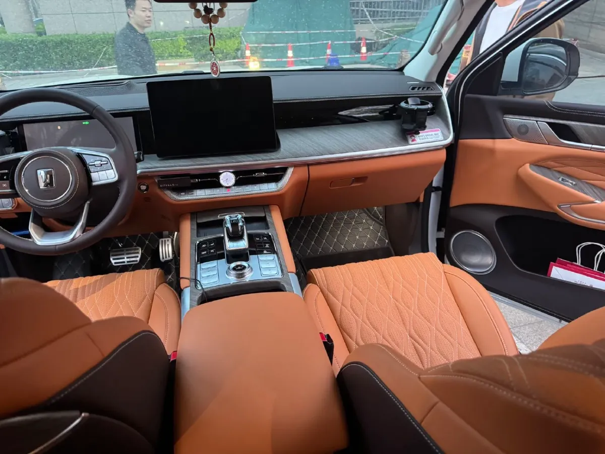 2025 Tank 500 2.0T 252HP L4 3DHT PHEV 59.05KWH,autocango,china used car exporter,china ev exporter,chinese used car exporter,chinese used ev exporter