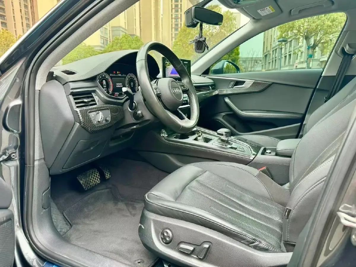 2020 Audi A4L 2.0T 190HP L4 7DCT,autocango,china used car exporter,china ev exporter,chinese used car exporter,chinese used ev exporter