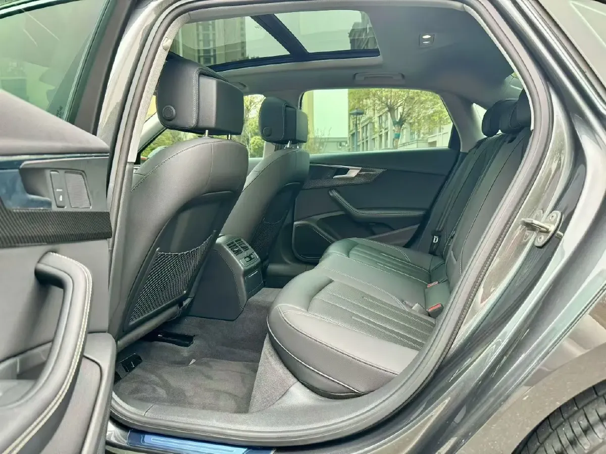 2020 Audi A4L 2.0T 190HP L4 7DCT,autocango,china used car exporter,china ev exporter,chinese used car exporter,chinese used ev exporter