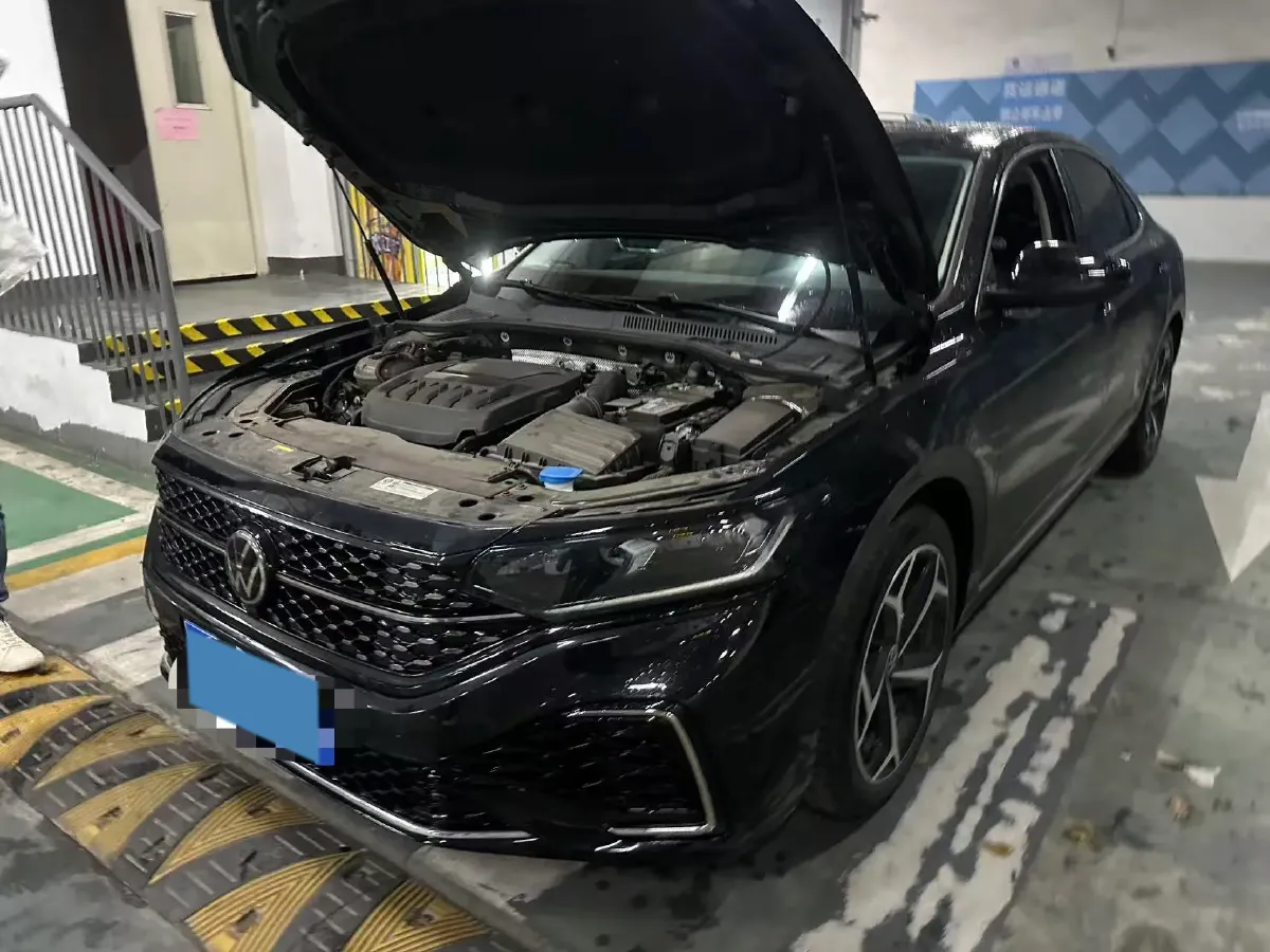 2024 Volkswagen Passat 2.0T 220HP L4 7DCT,autocango,china used car exporter,china ev exporter,chinese used car exporter,chinese used ev exporter