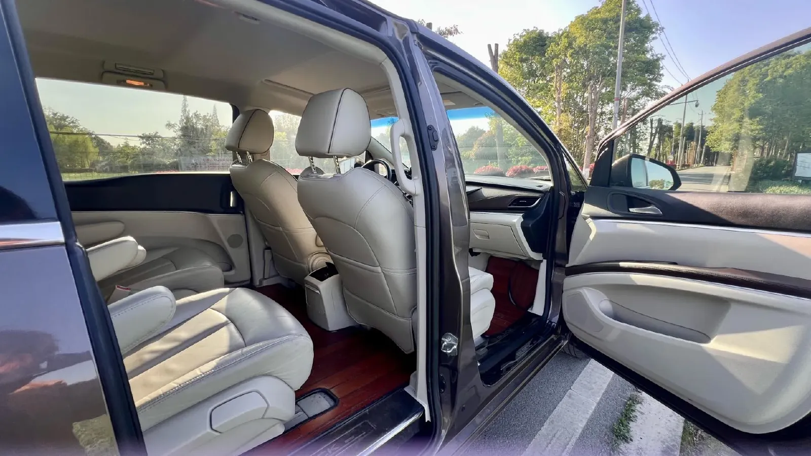 2021 Buick GL8 2.0T 237HP L4 9AT,autocango,china used car exporter,china ev exporter,chinese used car exporter,chinese used ev exporter
