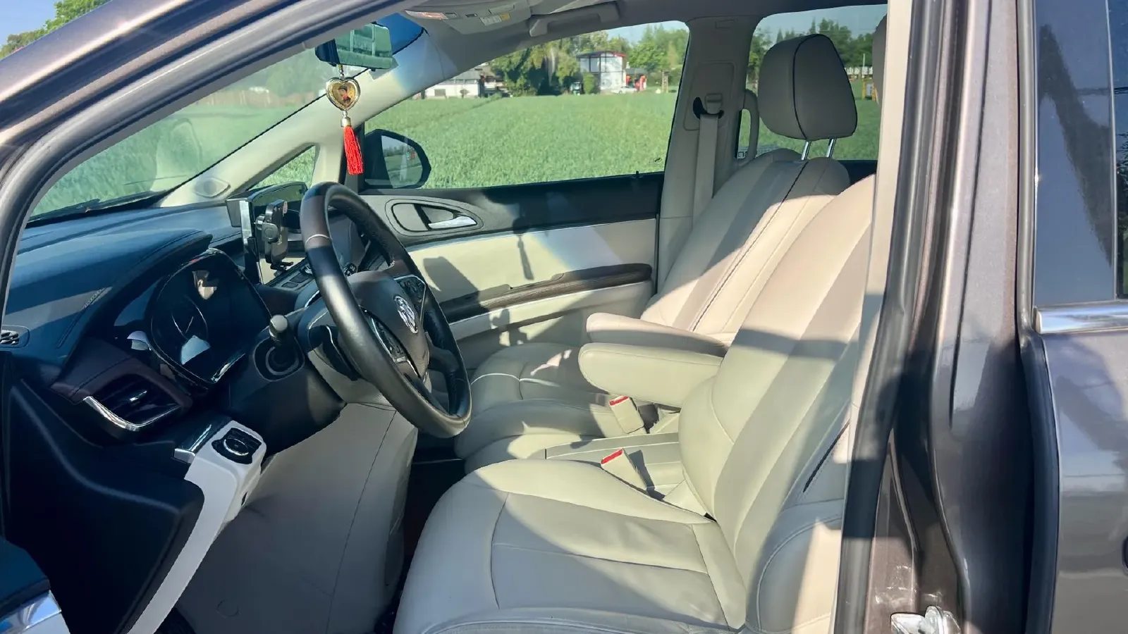 2021 Buick GL8 2.0T 237HP L4 9AT,autocango,china used car exporter,china ev exporter,chinese used car exporter,chinese used ev exporter