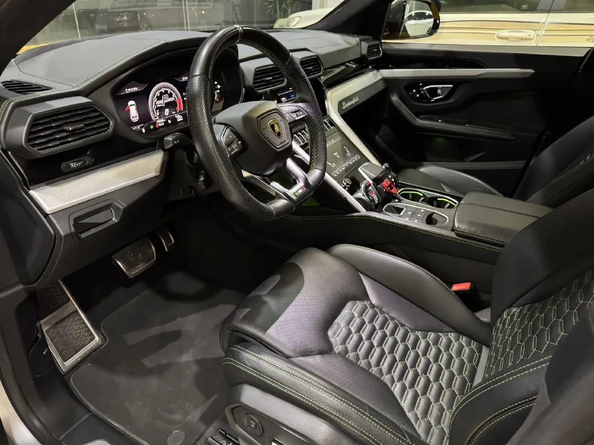 2021 Lamborghini Urus 4.0T 641HP V8 8AT,autocango,china used car exporter,china ev exporter,chinese used car exporter,chinese used ev exporter