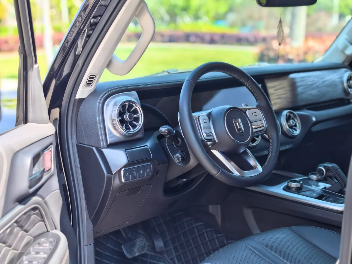 2023 Tank 300 2.0T 227HP L4 8AT,autocango,china used car exporter,china ev exporter,chinese used car exporter,chinese used ev exporter