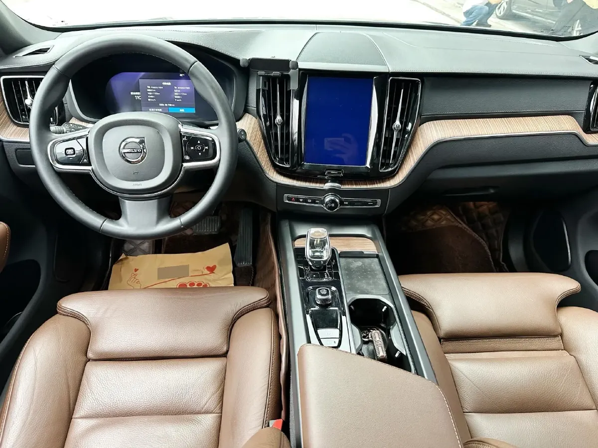 2023 Volvo XC60 2.0T 250HP L4 8AT,autocango,china used car exporter,china ev exporter,chinese used car exporter,chinese used ev exporter