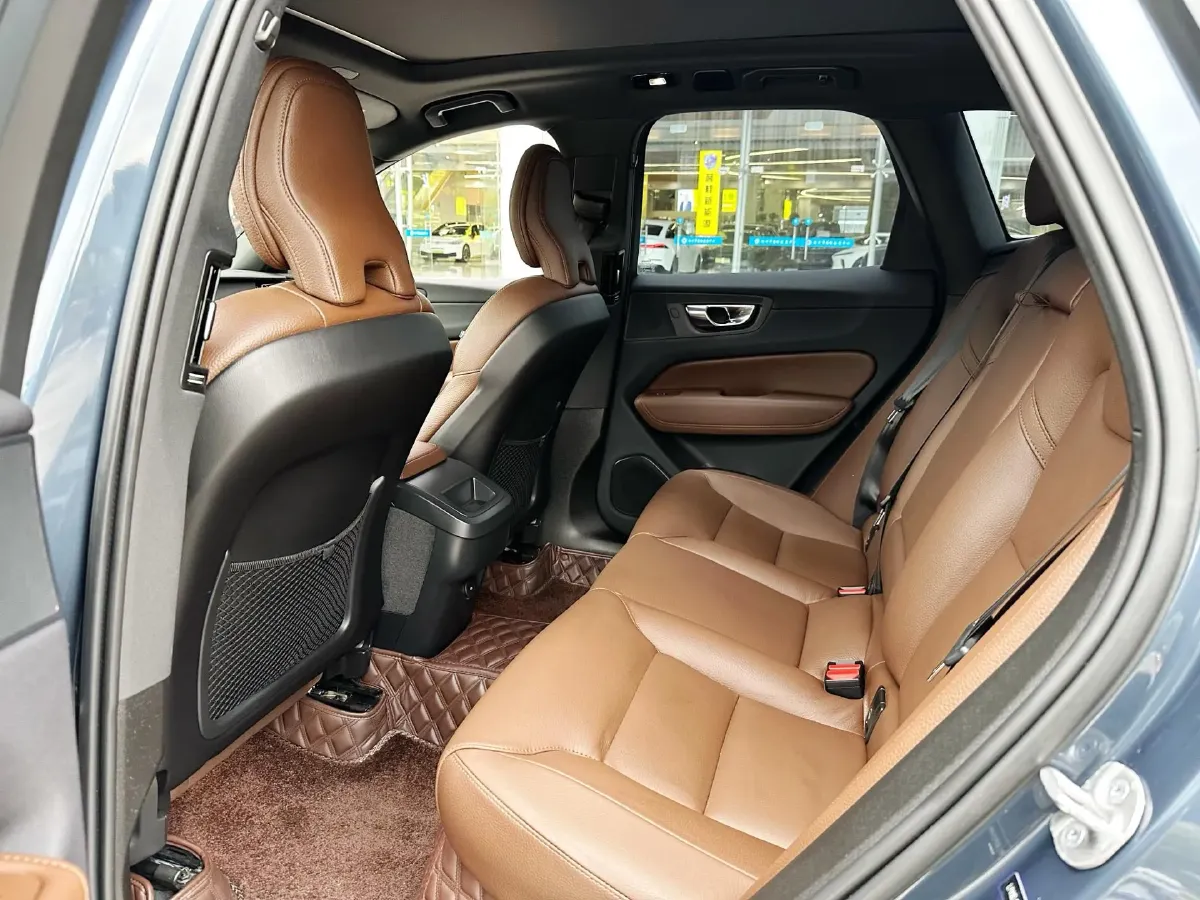 2023 Volvo XC60 2.0T 250HP L4 8AT,autocango,china used car exporter,china ev exporter,chinese used car exporter,chinese used ev exporter