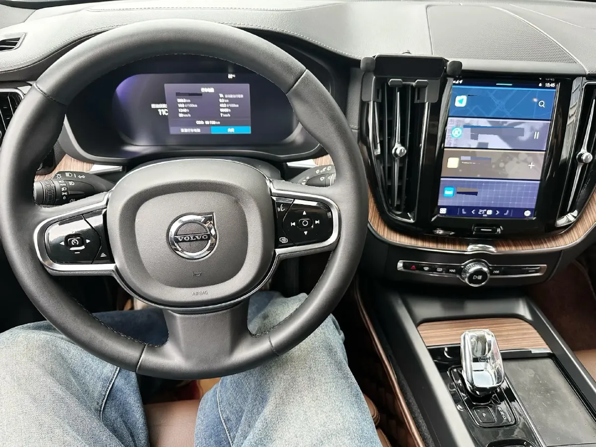 2023 Volvo XC60 2.0T 250HP L4 8AT,autocango,china used car exporter,china ev exporter,chinese used car exporter,chinese used ev exporter