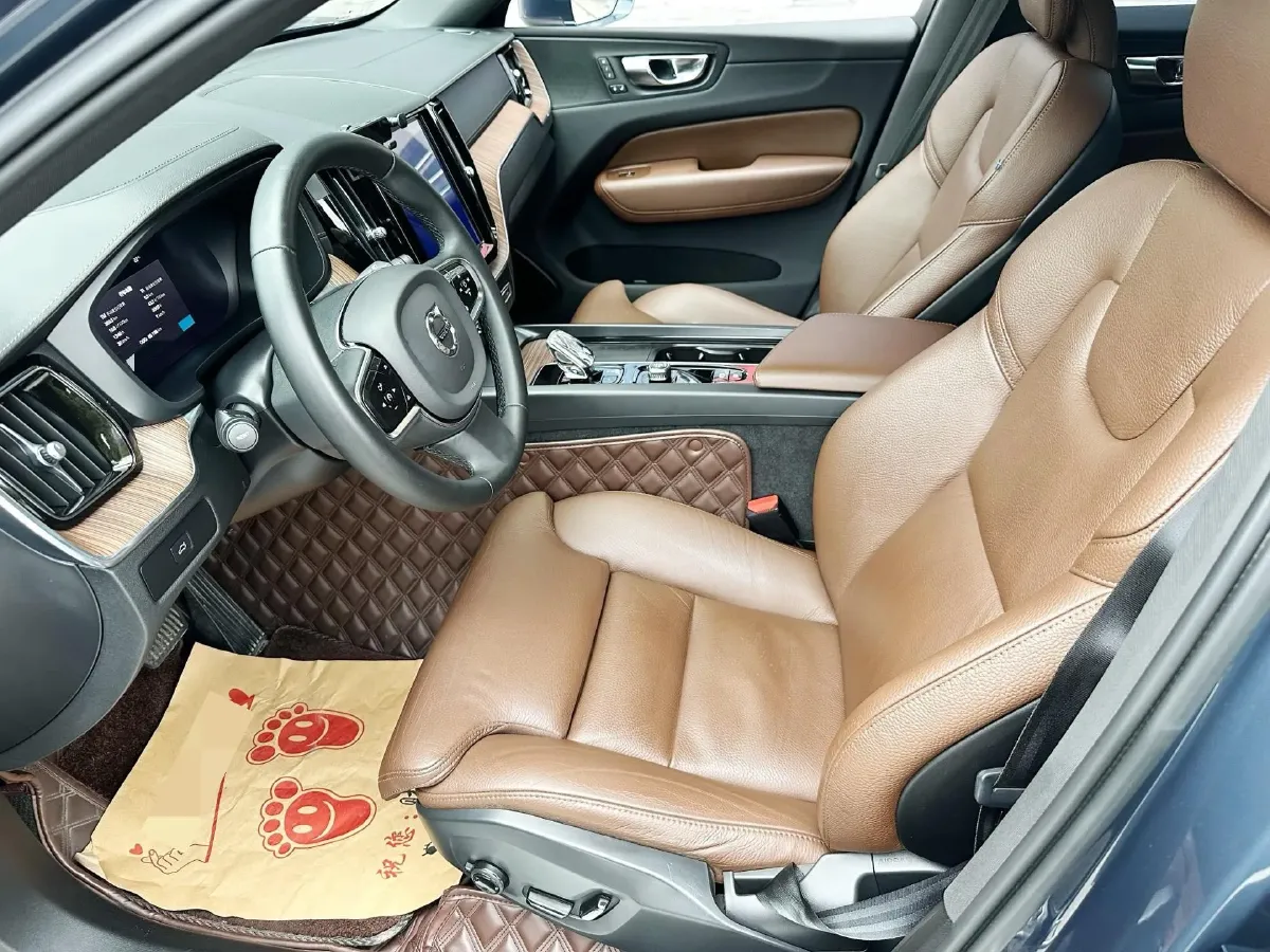 2023 Volvo XC60 2.0T 250HP L4 8AT,autocango,china used car exporter,china ev exporter,chinese used car exporter,chinese used ev exporter