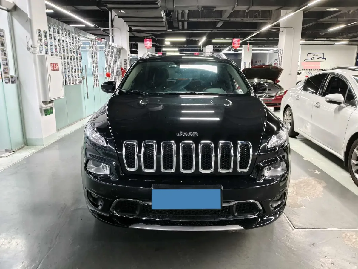 2017 Jeep Cherokee 2.4L 175HP L4 9AT,autocango,china used car exporter,china ev exporter,chinese used car exporter,chinese used ev exporter