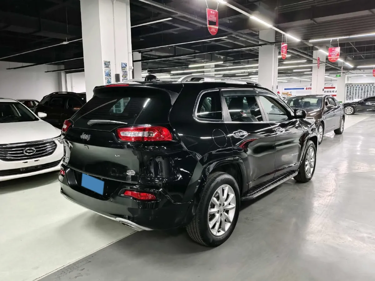 2017 Jeep Cherokee 2.4L 175HP L4 9AT,autocango,china used car exporter,china ev exporter,chinese used car exporter,chinese used ev exporter